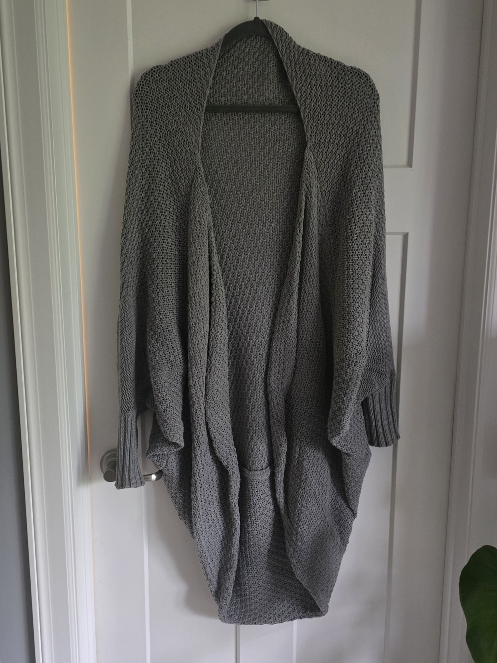 Gecko Rose Open-Front Batwing Gray Knit Cardigan